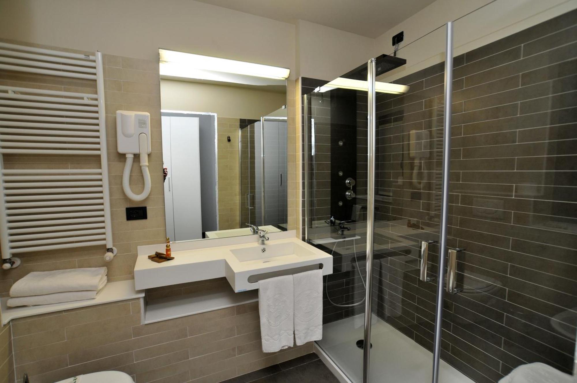 Hotel Garibaldi Verceil Extérieur photo