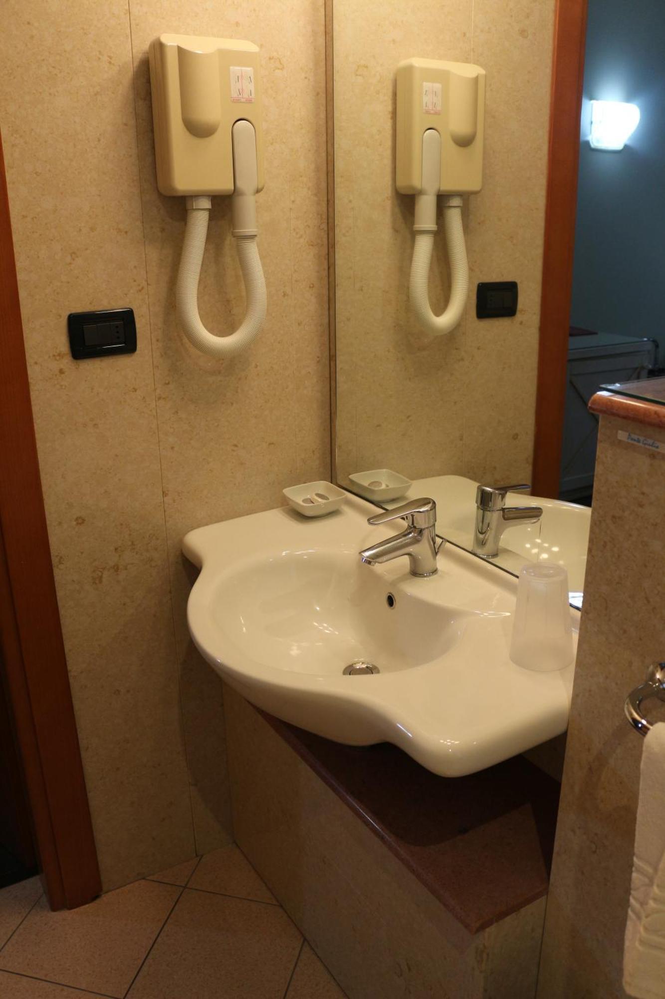 Hotel Garibaldi Verceil Chambre photo